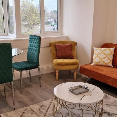 1 Bedroom Apartment - Flitwick - Contractor Friendly - Tourist Ready - Full Kitchen - Wifi - Smart Tv - Sofa Bed - Free Parking - Ideal For Short Or Long Stays Exterior foto